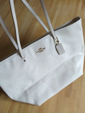 COACH Tote Bag Zip Top Ivory Pebbled Leather EUC